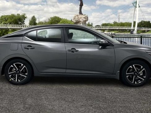 Used 2024 Nissan Sentra SV FWD image 4