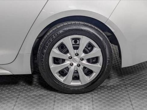 Used 2022 Toyota Corolla LE FWD image 34