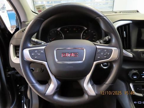 Used 2022 GMC Terrain SLE w/ Driver Convenience Package image 8