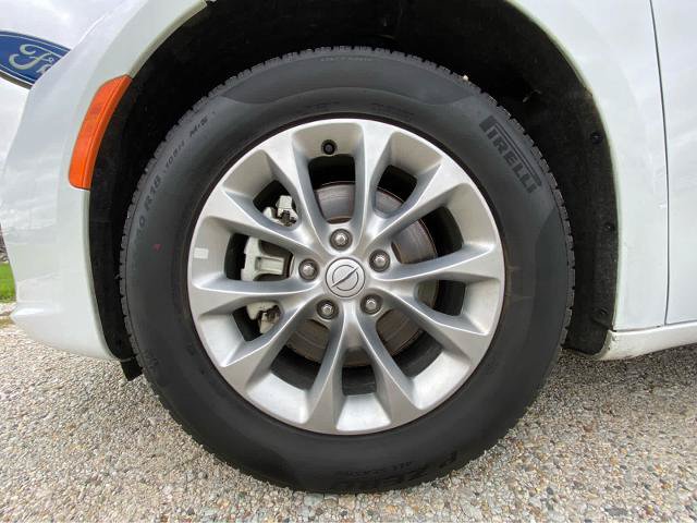 Used 2026 Chrysler Pacifica Limited FWD image 18