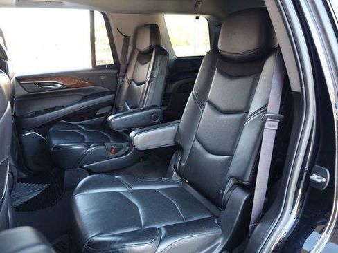 Used 2015 Cadillac Escalade Luxury AWD/4WD image 21