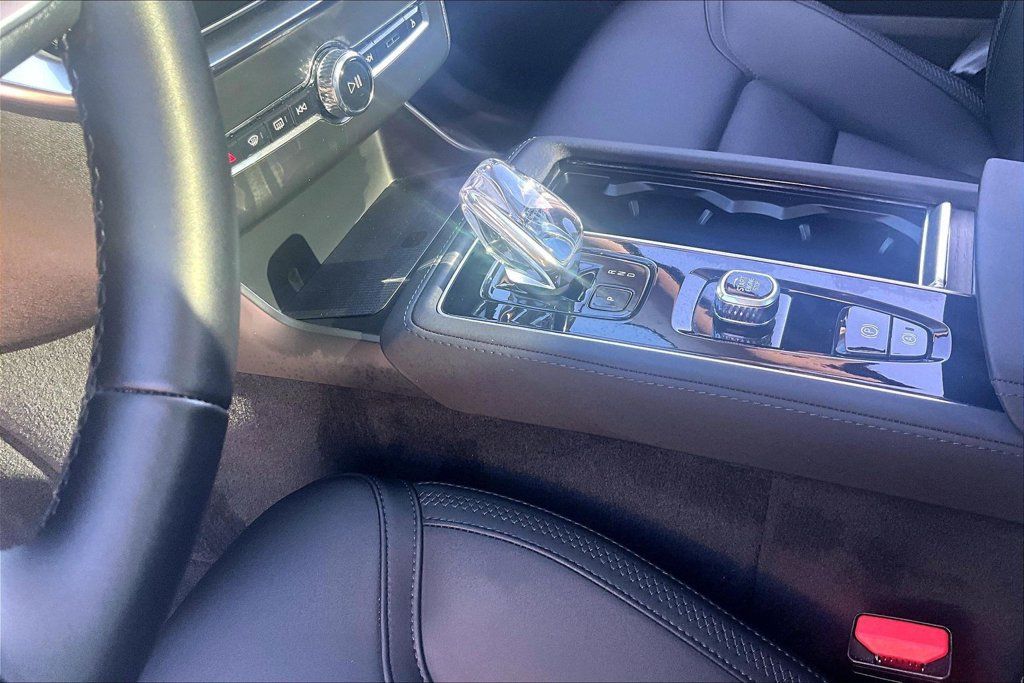 Certified 2026 Volvo XC90 B6 Plus AWD/4WD image 19