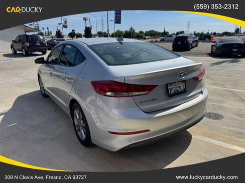 Used 2017 Hyundai Elantra SE FWD image 5