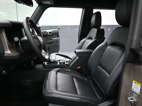 New 2025 Ford Bronco Outer Banks image 9