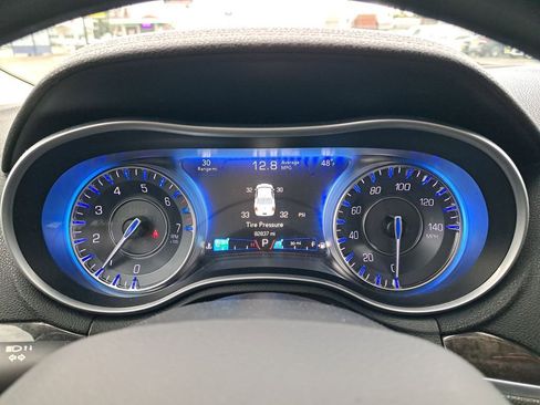 Used 2016 Chrysler 300 C image 18