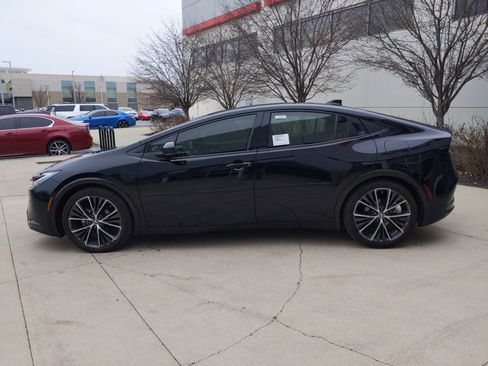 Used 2024 Toyota Prius XLE image 9