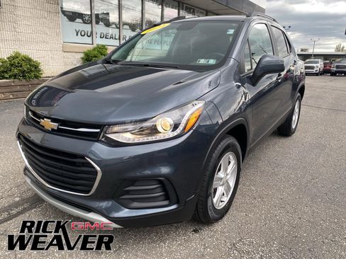 Certified 2022 Chevrolet Trax LT w/ Driver Confidence Package AWD/4WD image 1