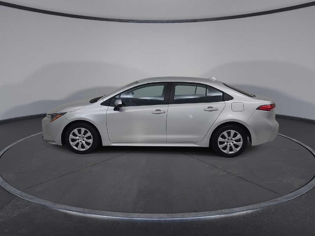 Used 2025 Toyota Corolla LE FWD image 9