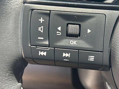 Used 2023 Nissan Pathfinder SL AWD/4WD image 21