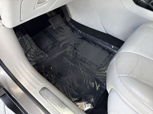 Used 2019 Jeep Cherokee Limited FWD image 8