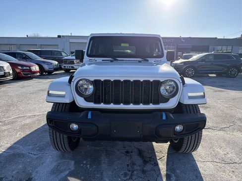 Used 2024 Jeep Wrangler Unlimited w/ Convenience Group AWD/4WD image 9