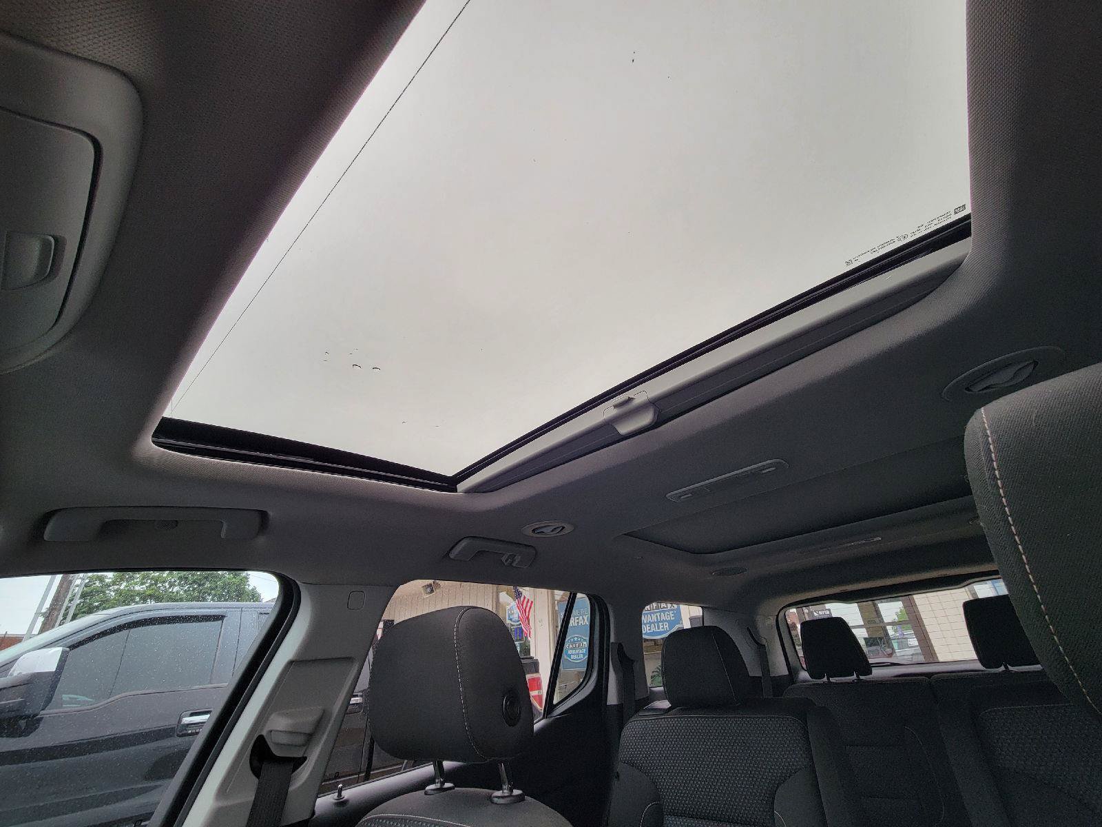 Used 2023 GMC Acadia SLE w/ Driver Convenience Package FWD image 27