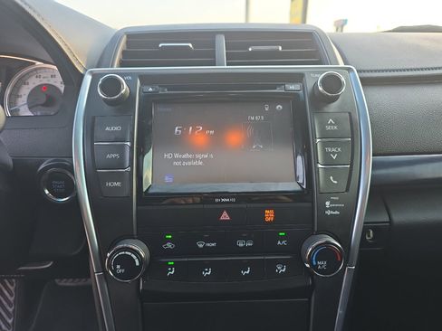 Used 2016 Toyota Camry SE image 16