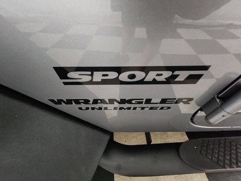 Used 2015 Jeep Wrangler Unlimited Sport w/ Connectivity Group image 33