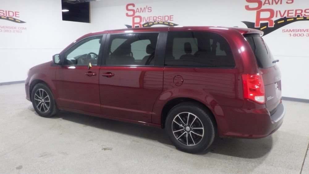 Used 2019 Dodge Grand Caravan GT FWD image 2
