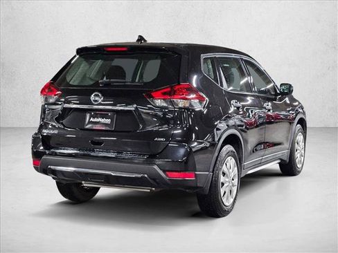 Used 2018 Nissan Rogue S image 5