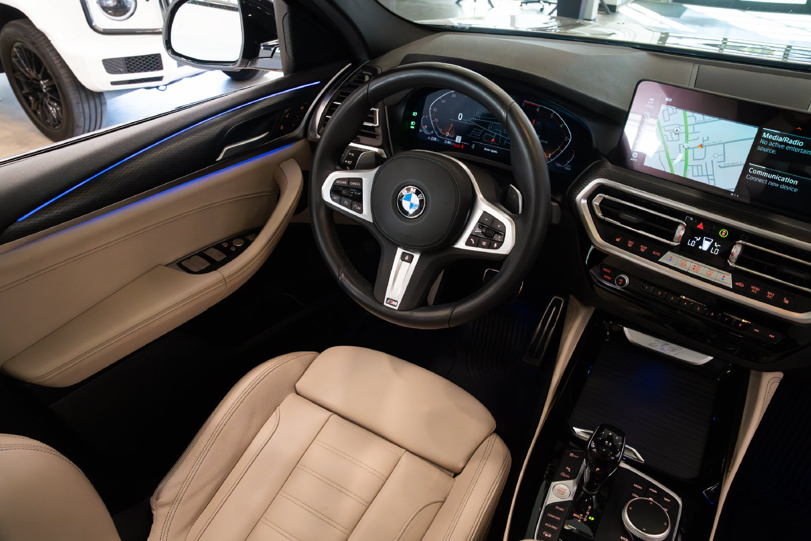 Used 2023 BMW X4 xDrive30i w/ M Sport Package AWD/4WD image 10