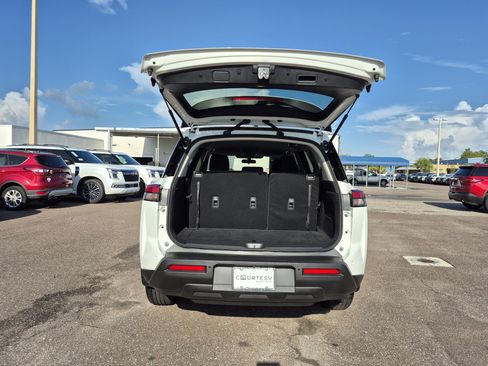 Used 2025 Nissan Pathfinder S FWD image 13