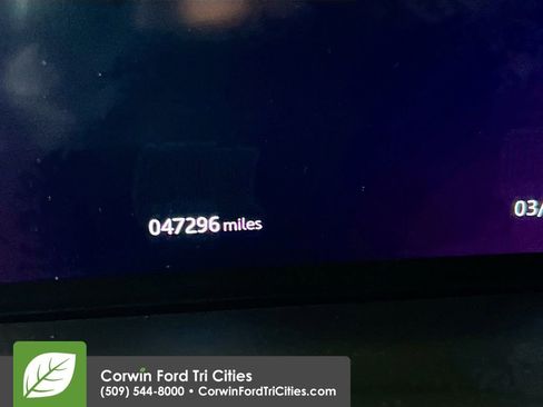 Used 2020 Land Rover Range Rover Evoque SE image 2