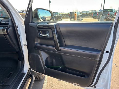 Used 2017 Toyota 4Runner TRD Off-Road Premium image 26