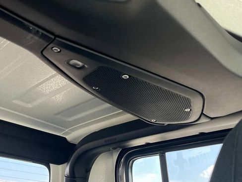 New 2025 Jeep Gladiator Sport image 19