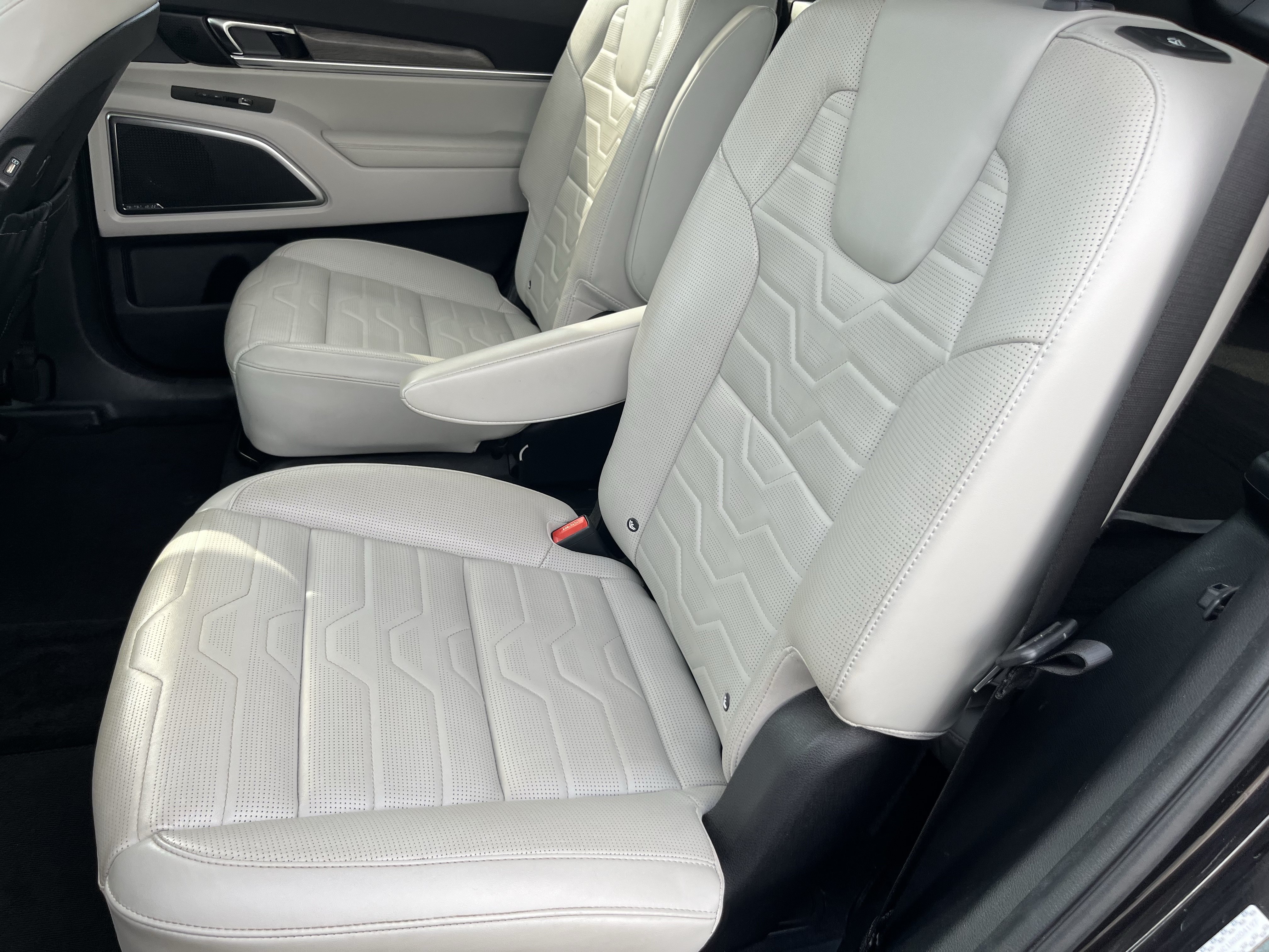 Used 2022 Kia Telluride SX w/ SX Prestige Package AWD/4WD image 18