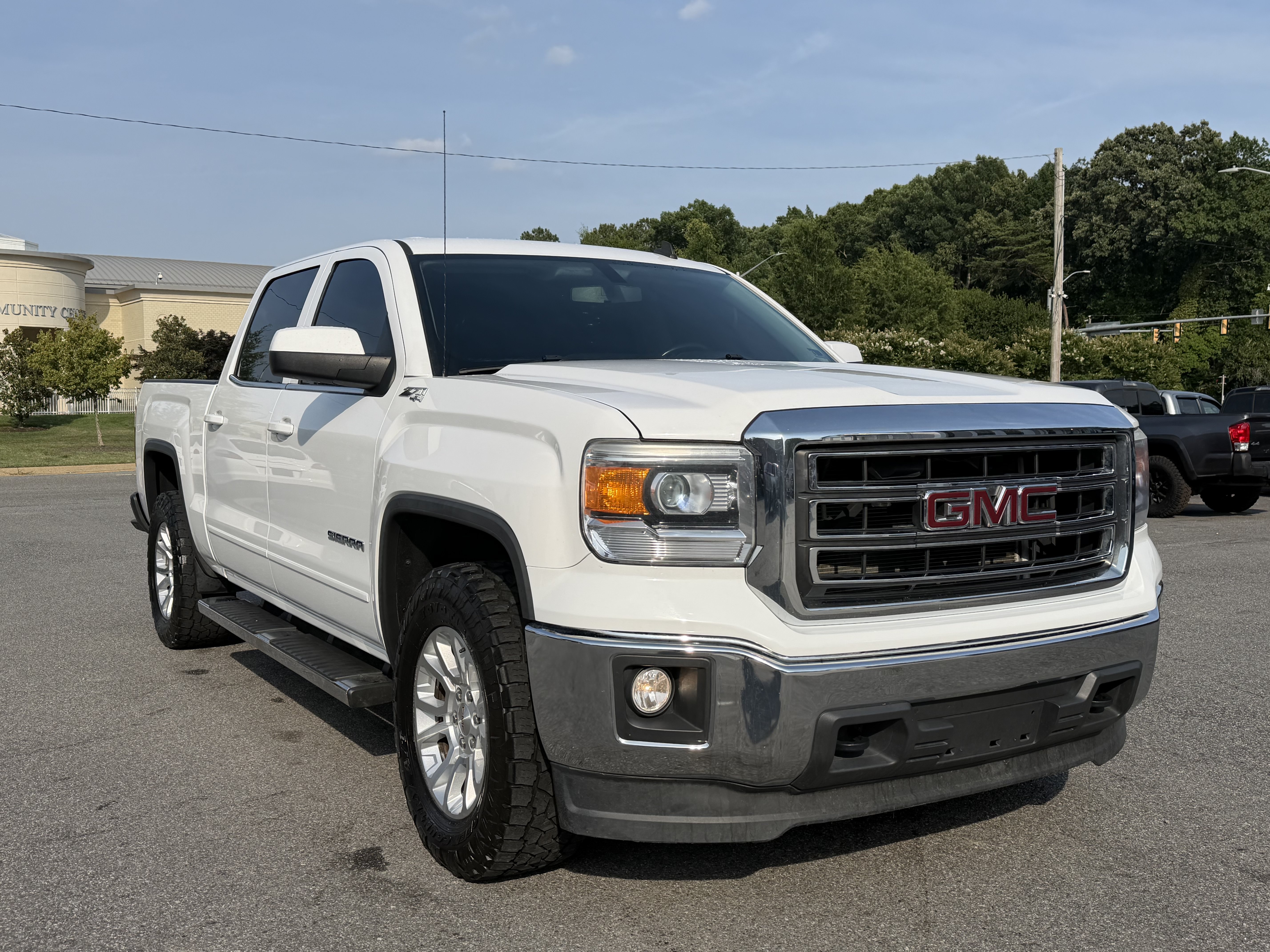 Used 2014 GMC Sierra 1500 SLE w/ SLE Value Package AWD/4WD image 3