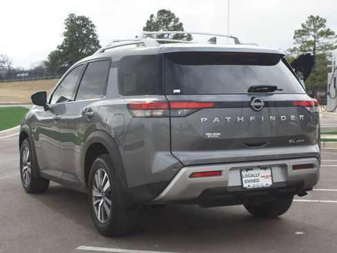Used 2024 Nissan Pathfinder SL image 2