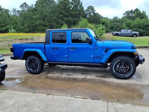 New 2026 Jeep Gladiator Sport AWD/4WD image 2