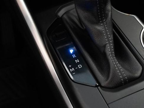 Used 2022 Toyota Highlander L FWD image 6