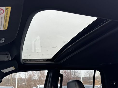 Used 2017 Lincoln Navigator Select image 30