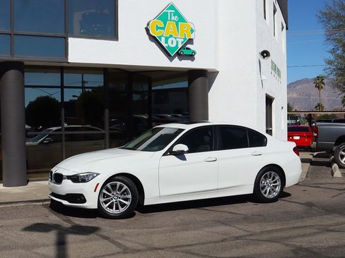 Used 2017 BMW 320i Sedan image 4