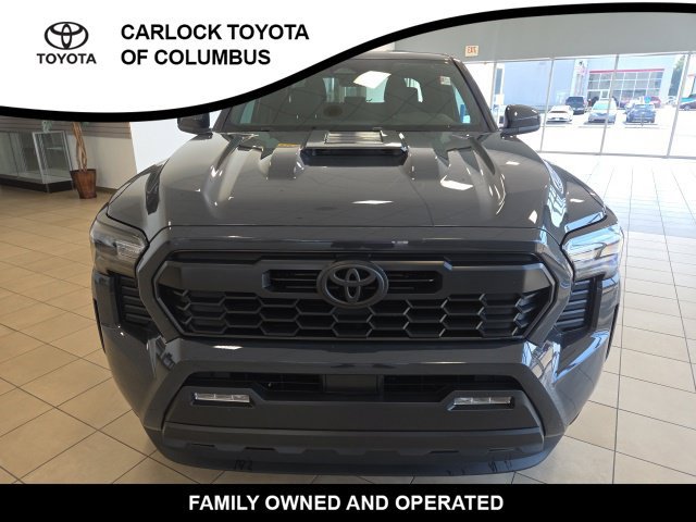 Used 2025 Toyota Tacoma TRD Sport AWD/4WD image 5