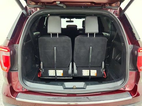Used 2018 Ford Explorer XLT w/ Equipment Group 202A AWD/4WD image 23