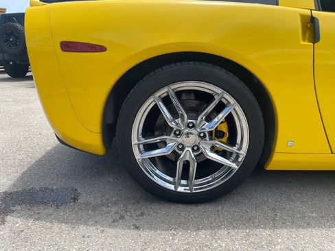 Used 2006 Chevrolet Corvette Coupe w/ Preferred Equipment Group RWD image 27