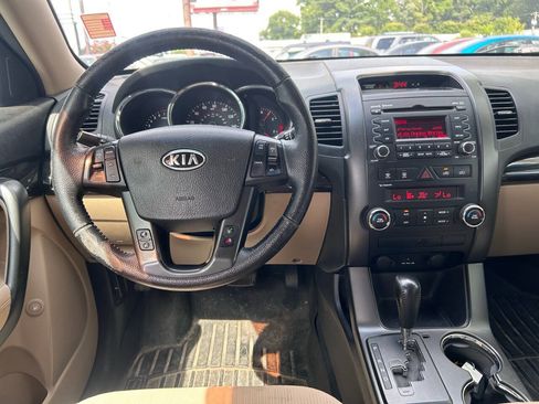 Used 2011 Kia Sorento EX AWD/4WD image 12