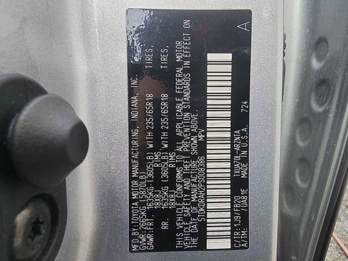 Used 2023 Toyota Highlander L image 27