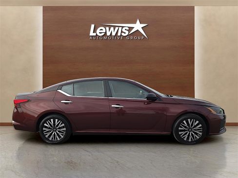 Used 2024 Nissan Altima 2.5 SV image 5