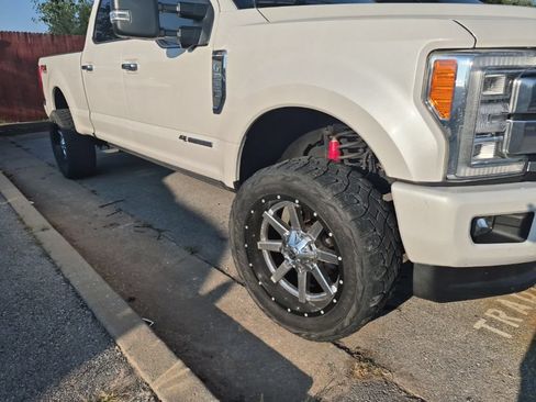Used 2017 Ford F250 Platinum w/ Platinum Ultimate Package AWD/4WD image 18