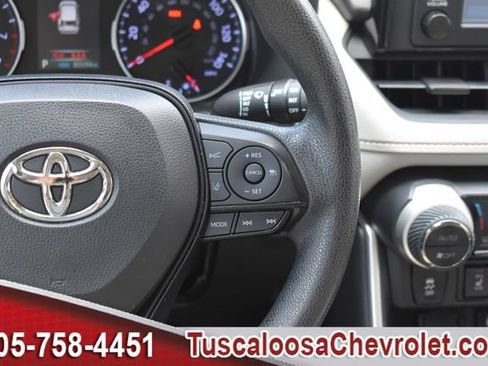 Used 2019 Toyota RAV4 XLE w/ Convenience Package FWD image 29