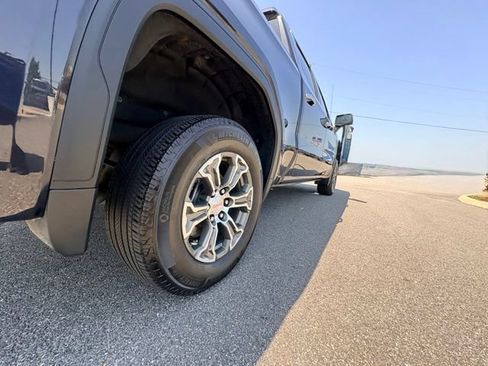 Used 2025 GMC Sierra 1500 SLT AWD/4WD image 9