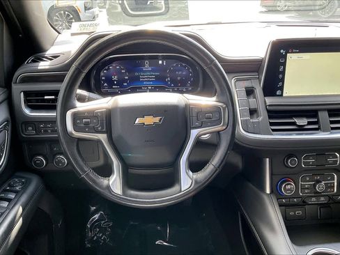 Used 2022 Chevrolet Suburban LT w/ Luxury Package image 6