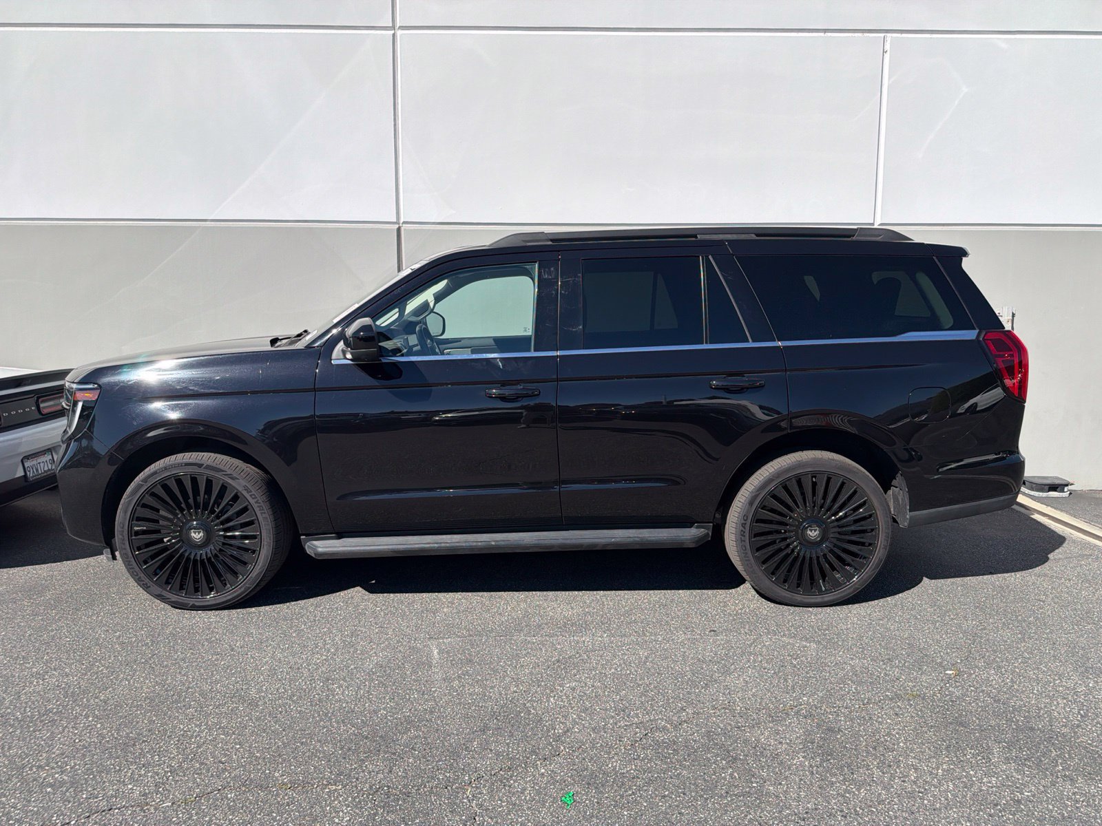 Used 2025 Ford Expedition Active AWD/4WD image 4