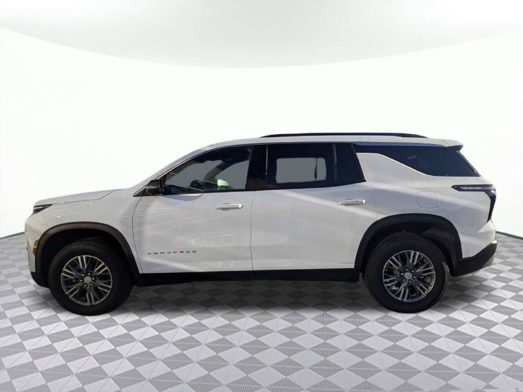Used 2026 Chevrolet Traverse LT w/ Driver Confidence Package FWD image 6