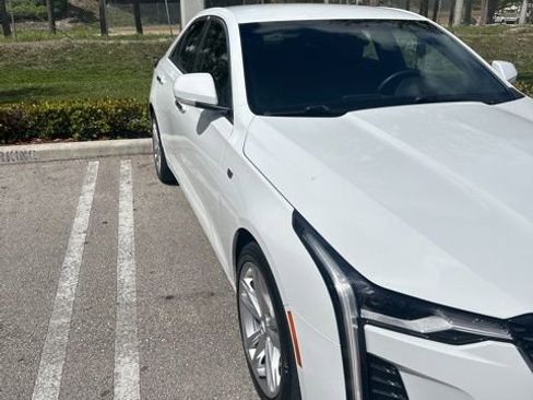 Used 2021 Cadillac CT4 Luxury image 3