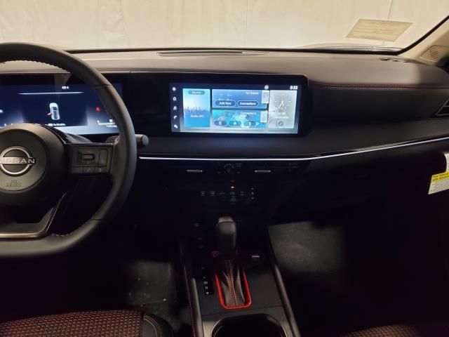 Used 2025 Nissan Kicks SR AWD/4WD image 11