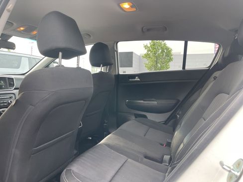 Used 2022 Kia Sportage LX image 4