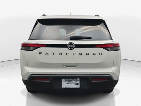 Used 2025 Nissan Pathfinder SV image 8