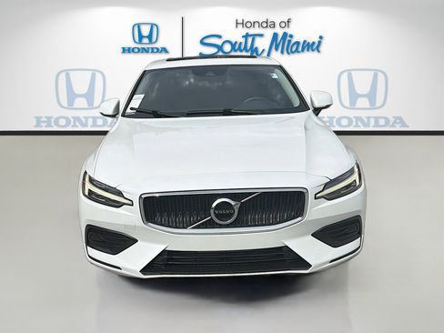 Used 2020 Volvo S60 T5 Momentum image 2