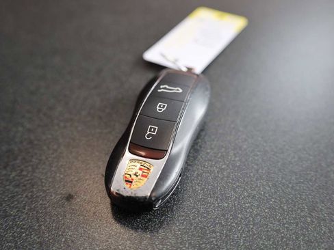 Used 2023 Porsche Macan Turbo image 43